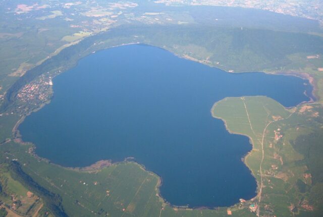 Vista aerea del lago di Vico