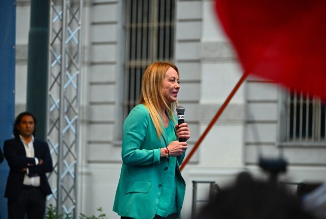 Giorgia Meloni durante un intervento pubblico