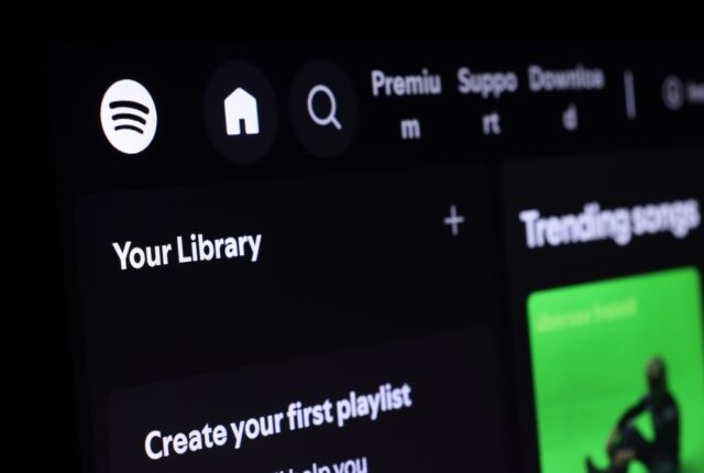Screenshot dell'app Spotify con l'assistente 'Talk to Spotify'