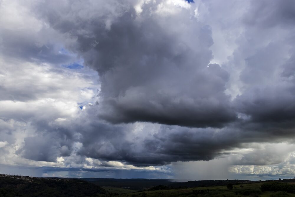 Cielo nuvoloso in Italia durante il calo delle temperature